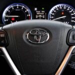 Виробництво Toyota падає десятий місяць поспіль, а продажі ростуть