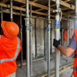 У Харкові відновлюють пошкоджену внаслідок обстрілів багатоповерхівку