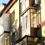 У Запоріжжі відновили багатоквартирний будинок, частину якого зруйнувала ворожа ракета