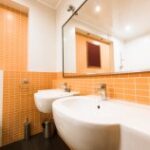 Як візуально розширити місце ванної кімнати?