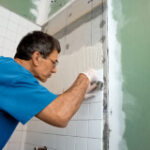 Нова плитка у ванній або на кухні: впораємося самі з ремонтом? Звісно!