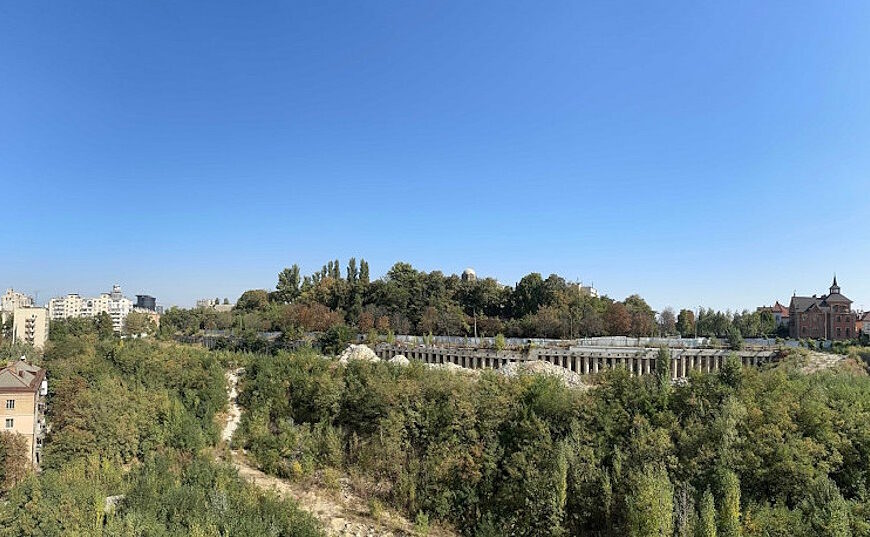 Кияни виступили проти забудови зеленої зони біля ботанічного саду на Печерську