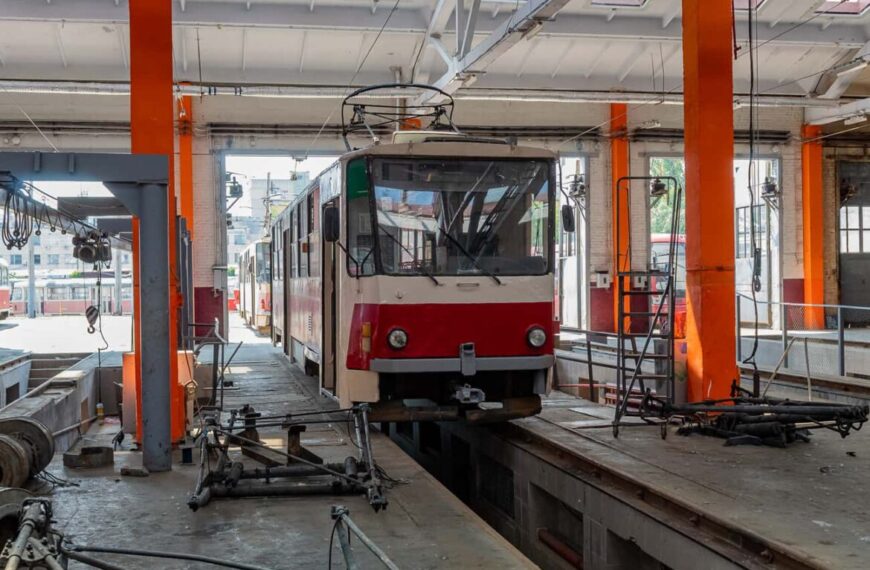 На лівому березі повністю відновили рух електротранспорту