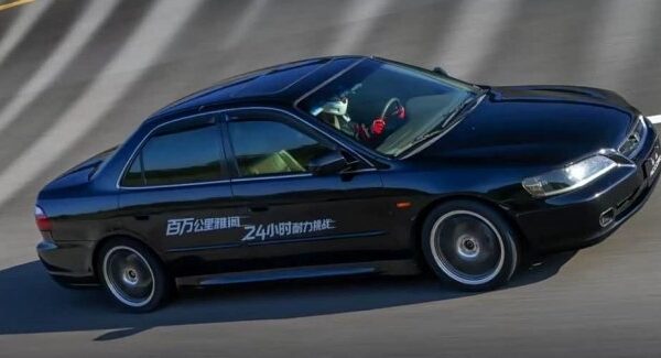 Віковий Honda Accord, що намотав мільйон кілометрів, витримав добове випробування на міцність.