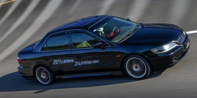 Віковий Honda Accord, що намотав мільйон кілометрів, витримав добове випробування на міцність.