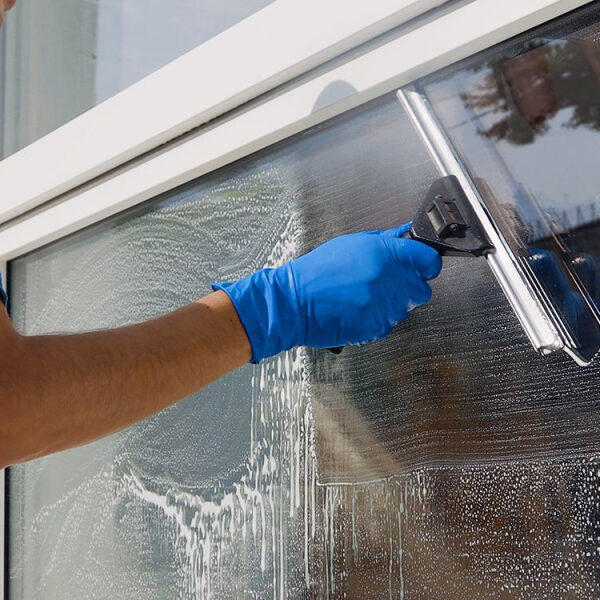 Як мити вікна без розлучень: чим, коли, поради експерта