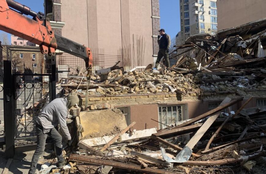 Забудовник розібрав і вивіз залишки зруйнованого маєтку Зеленських