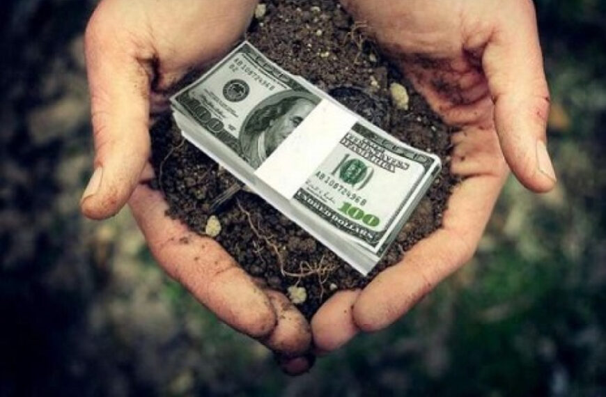 Хто скупив майже всю українську землю?