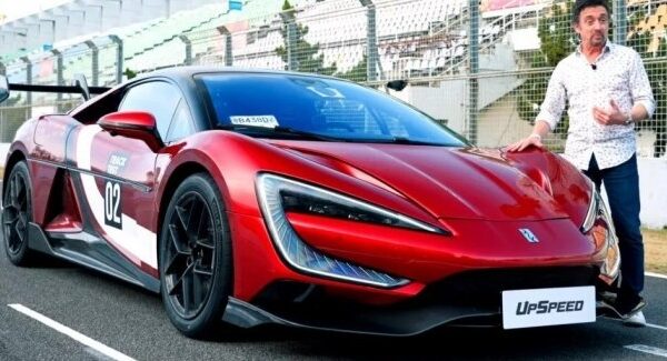 Хаммонд за кермом 2978-сильного гіперкара BYD