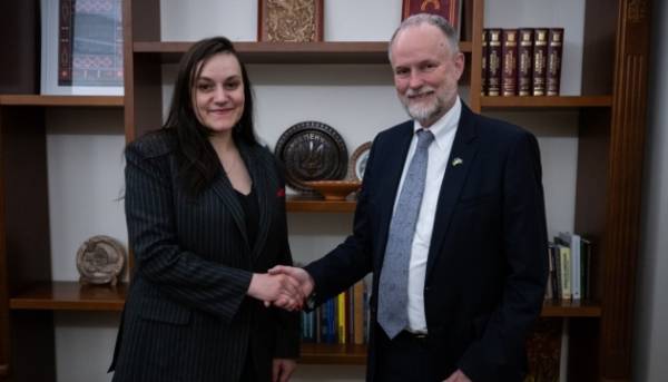 Бережна переговорила зі шведським послом про реставрацію знищених культурних пам’яток