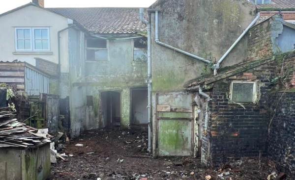 Чому занедбаний будинок руйнується без господаря?