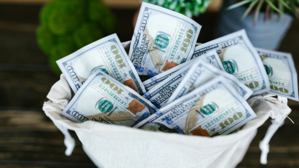 Доларовий курс: актуальна ціна готівки в обмінниках на 2 лютого 2026.