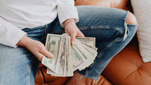 Доларовий курс: чи варто купувати сьогодні, 26.02.2026?