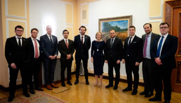 DFC прагне інвестувати у відбудову України.