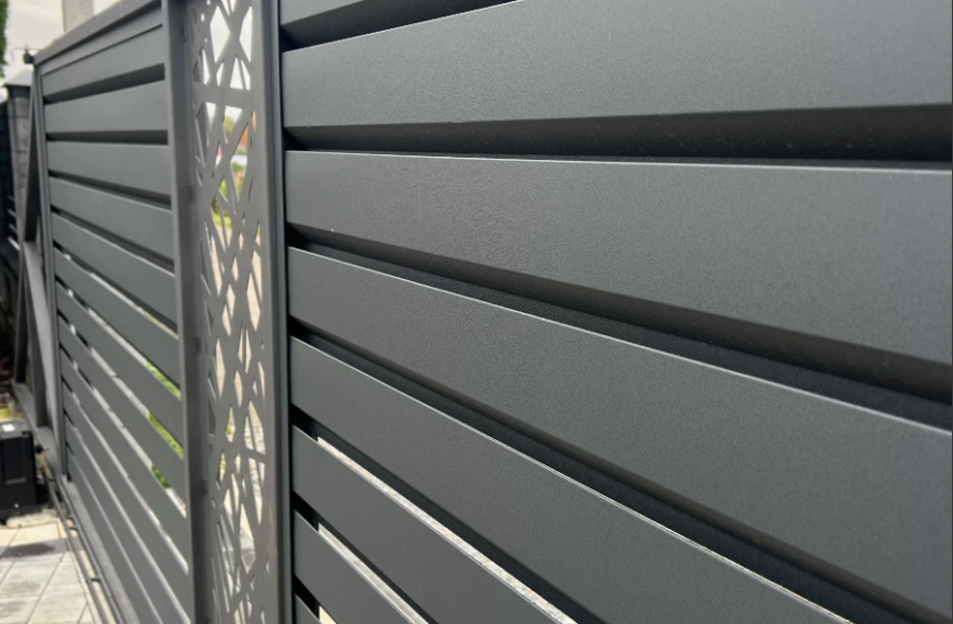 Іржа не пройде: 3 етапи захисту металу, які роблять ворота СТАЛОР непохитними перед змінами погоди