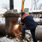 Чому розбиту тепломережу Києва важко відновити?