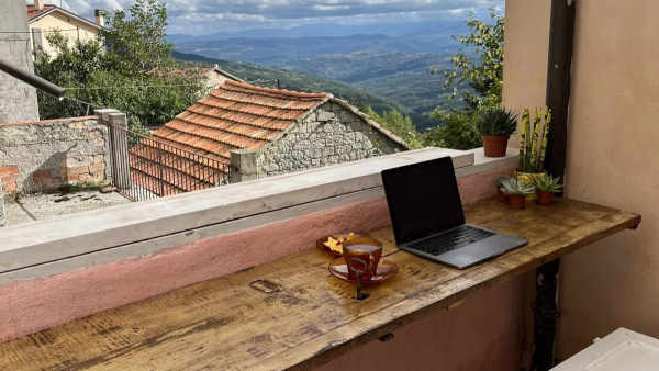 Американська пара придбала італійську оселю за 13 тисяч євро – погляд зсередини