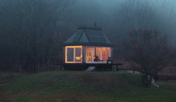 В Словаччині звели малесеньку хатинку – який в неї інтер’єр