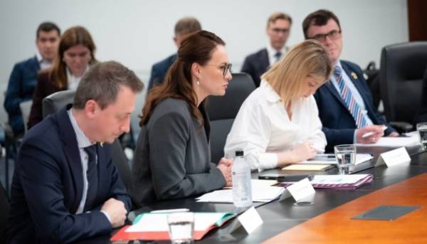 Україна та Штати розмірковують над посиленням потенціалу фонду капіталовкладень на відновлення.