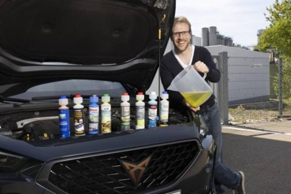 Безпека на дорозі: все про склоомивач для водія.