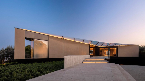 Незвичайна будівля у Каліфорнії: дивовижний фасад.