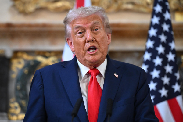 Нові мита США: Трамп встановлює 100% збори на імпорт ліків