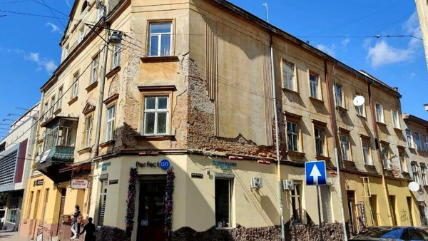 У Львові: на продаж виставили помешкання в небезпечній будівлі.