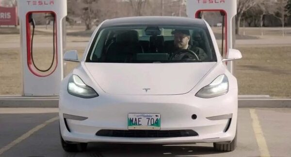 В Канаді виявили Tesla Model 3 з наїздом 610 000 км