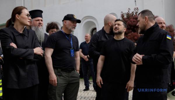 Зеленський відвідав Києво-Печерську лавру: Ми все відбудуємо