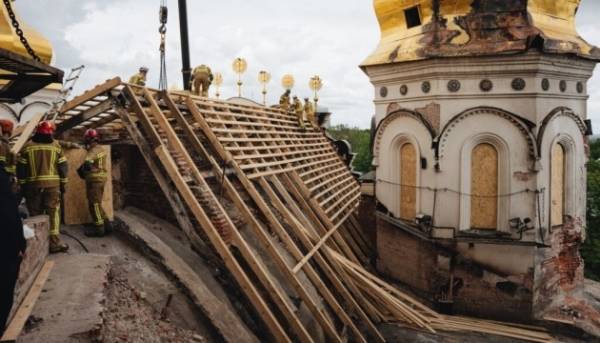 Пошкоджений дах Успенського собору на 70% прикрили тимчасовим покриттям – Мінкульт