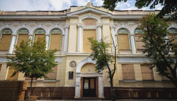 У Харківському художньому музеї завершено ремонтні роботи після російського удару.