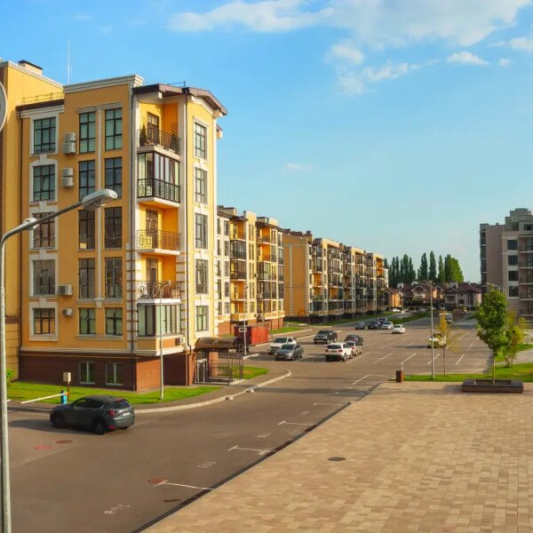 Шалений п’ятничний день у житловому комплексі “Кришталеві озера”!