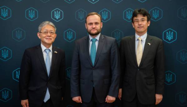 Кулеба обговорив із японським послом майбутню допомогу у відбудові України