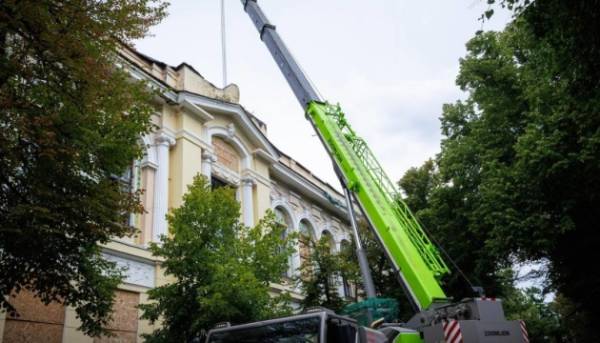 Перший етап відновлення почався в харківському музеї, що постраждав від російського обстрілу.