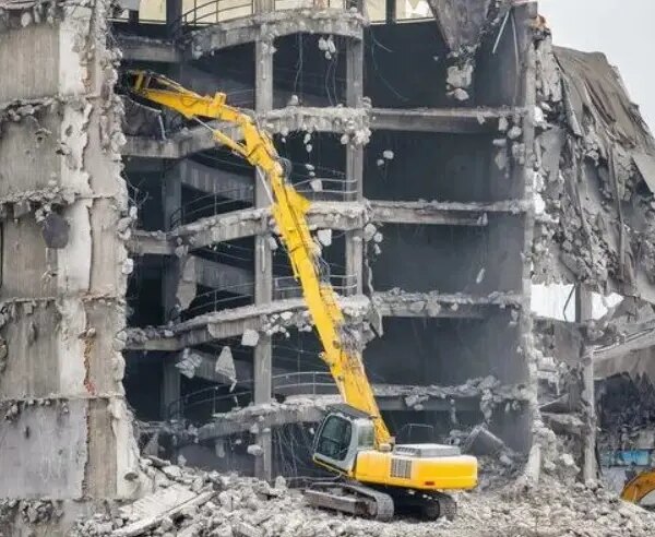 71 рік — це середній вік будівель, які підлягають знесенню в європейських та американських містах