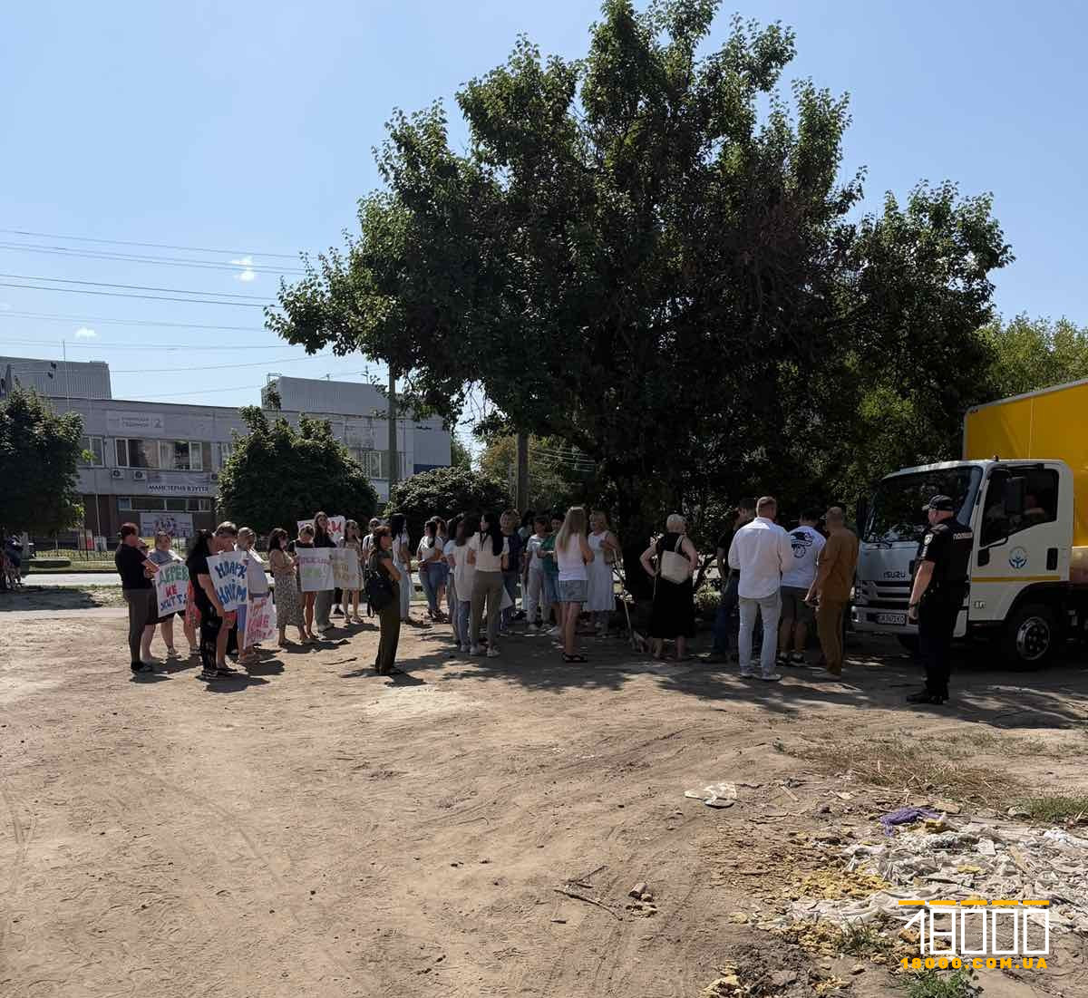 Встановлення паркану на місці майбутнього будівництва ТЦ у Черкасах