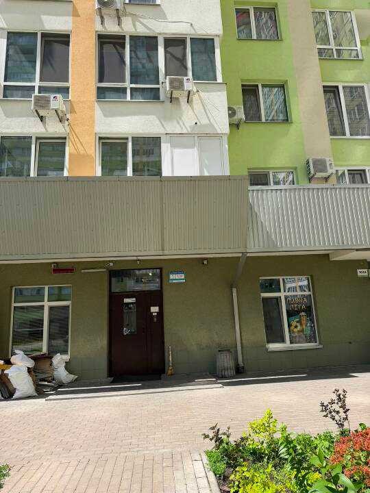 Нежитлове приміщення на вулиці Михайла Донця, 2а