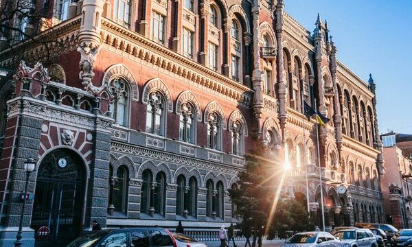 НБУ послаблює валютні обмеження для громадян