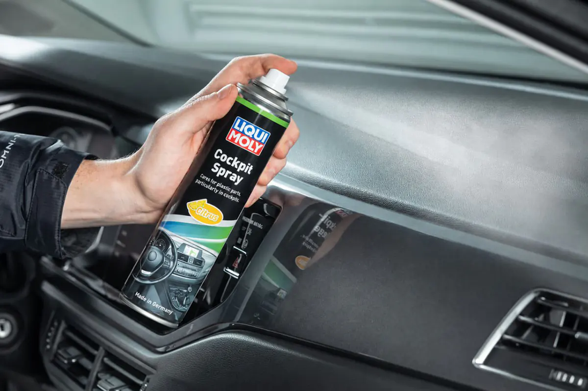 Поліроль для пластику салону Cockpit Spray від LIQUI MOLY