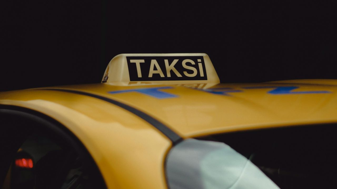Таксисти оцінюють пасажирів за неочевидними ознаками