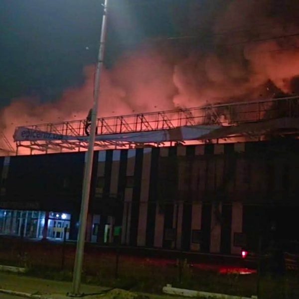 Російський удар по “Епіцентру”: знищено логістичні центри, є жертви