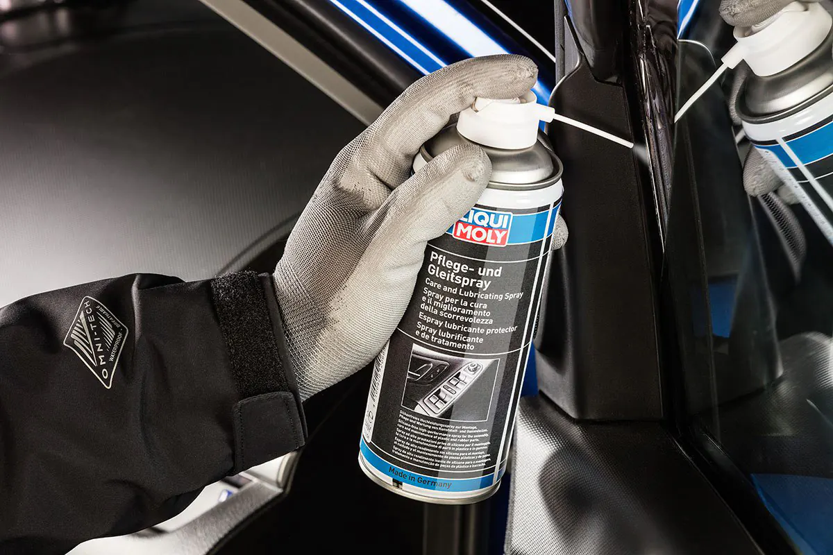 Засіб для догляду та змащення Pflege- und Gleitspray від LIQUI MOLY