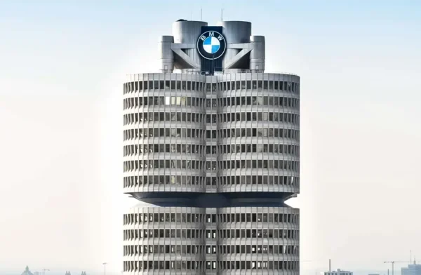 Архітектурне диво: як BMW створила свій культовий штаб-квартиру