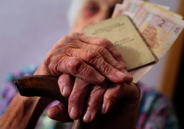 Мінімальну пенсію підвищили до 4000 гривень для деяких пенсіонерів
