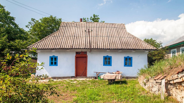 Хата-століття на Хмельниччині: збережена автентична українська спадщина