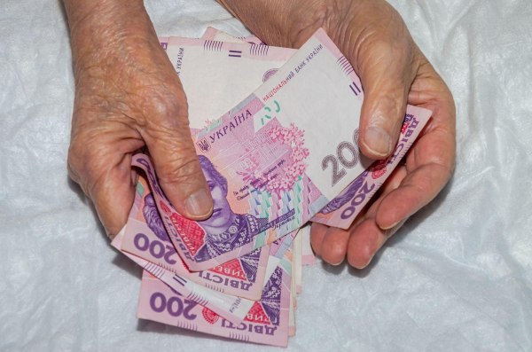 Кому з пенсіонерів доведеться платити за проїзд