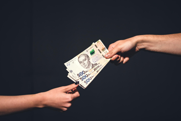 Українці отримають 2 тисячі гривень: скільки часу на використання